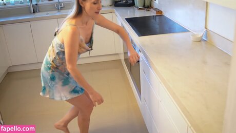 Hands On Katie sex model pic