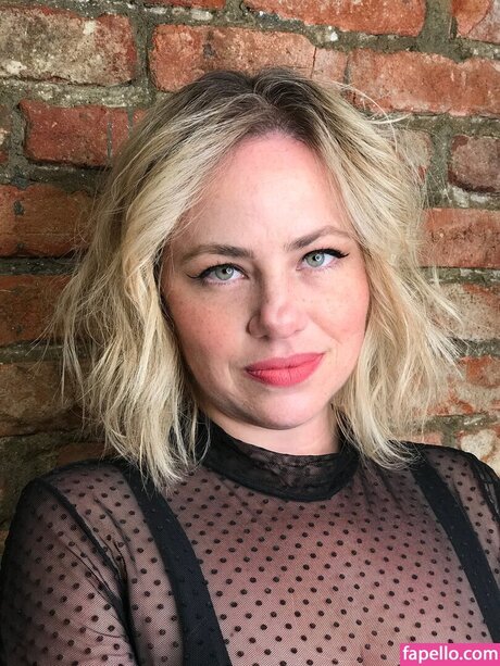 Karine Teles top star pictures