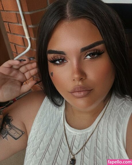 Badsaisax sexy model image