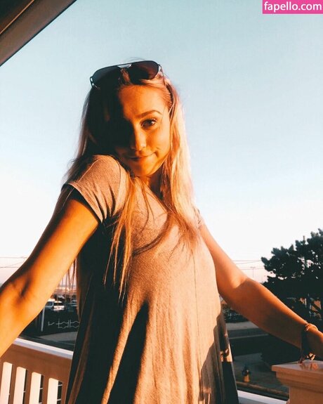 Madison Gritz model picture