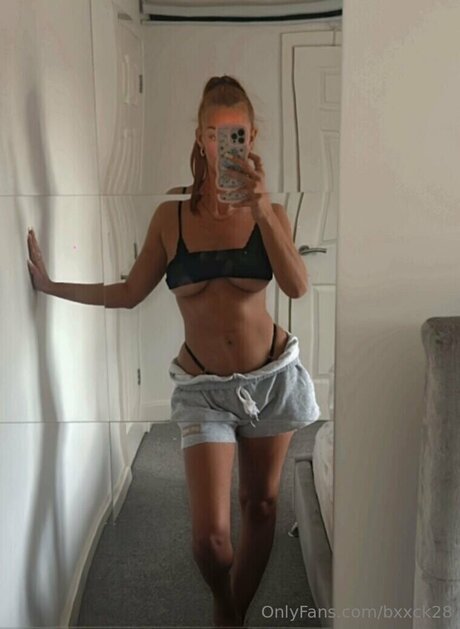 Bxxck28 model erotic photos