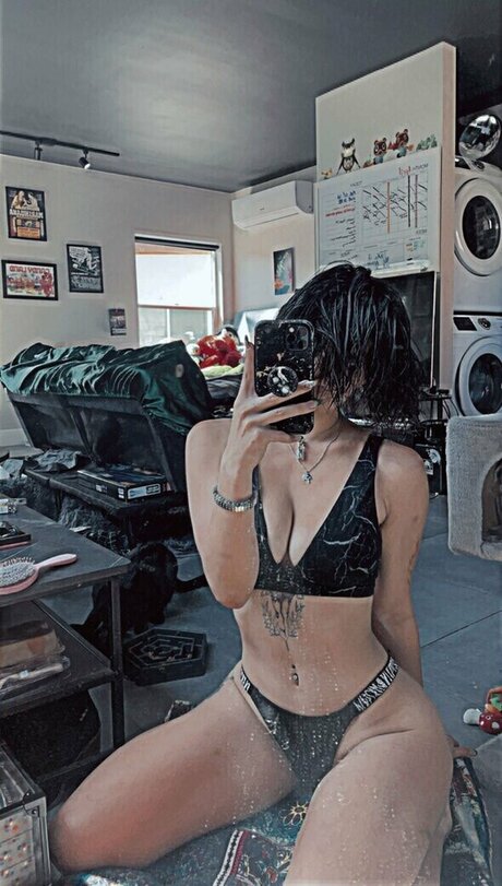 Plz callme tovi naked star img