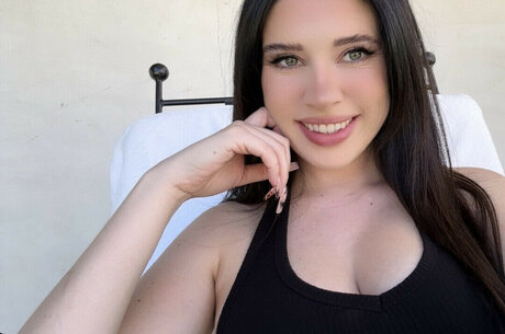 Baeeeeelyn star nude picture