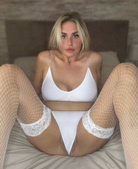 toxiccuteblonde25 beautiful pornstar image