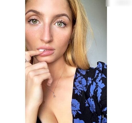 Therica Wilson Read star free photo