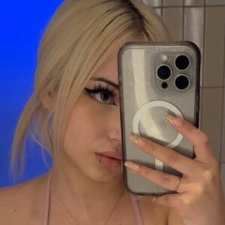 Ravegirlrori erotic star img