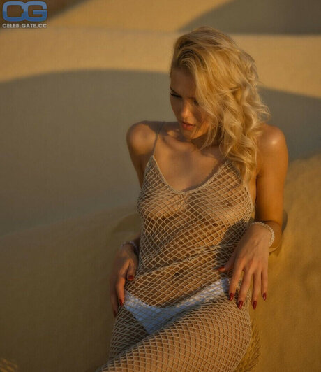 Merve Niemann star hot galleries