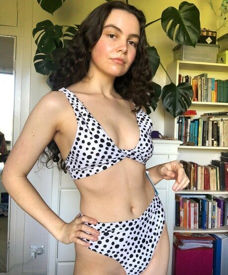 Lucy Holz star perfect image