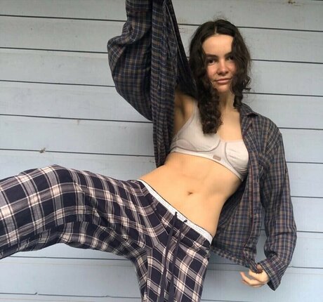 Lucy Holz porn actress picture