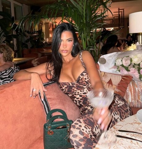 Ziyartist star adult image