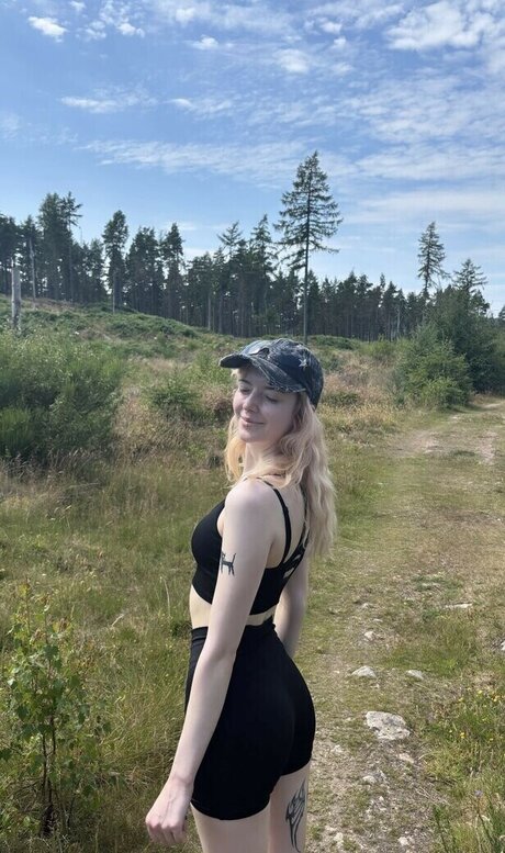 mayadoran xxx model picture