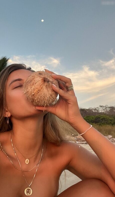 Pia Volckmann model images