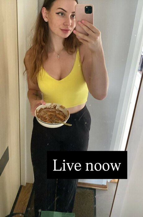 social media influencer onlyfans naked images