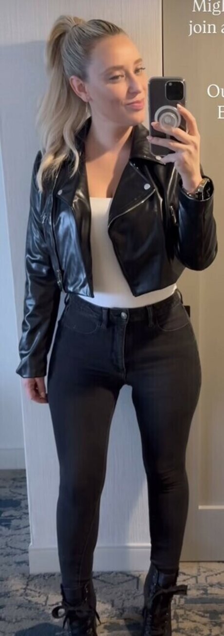 Tricia Whitaker star top photo