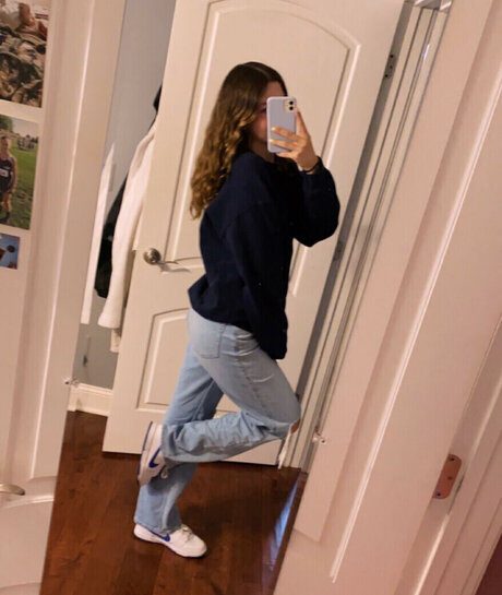 Hanna Loewke exclusive star photos