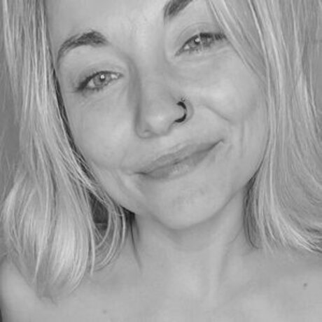 Nikki Sloan sexy actress img