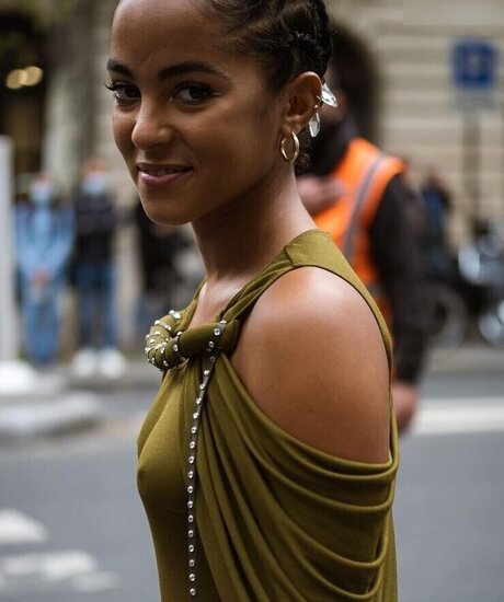 Lou Llobell model sexy picture