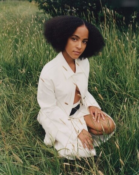 Lou Llobell hot model pics