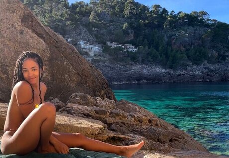 Lou Llobell pornstar exclusive pics