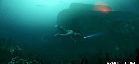 Lou Llobell Profile pic