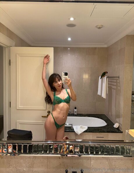 Luna Lovekiss sex model gallery