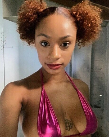 Tpnaomi sexy model img