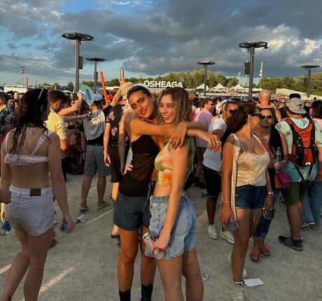 Nursevirg sexy model pics