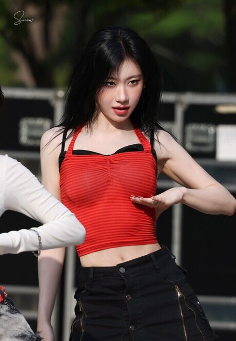 Chaeryeong naked actress photos