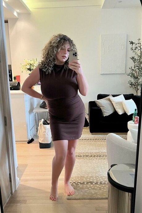 alexonthemic model hd image