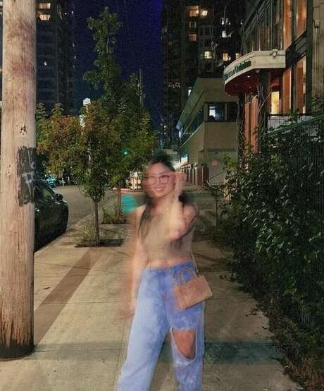 dalcompeach adult model image