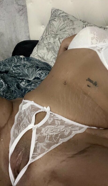 tchikita model naked picture