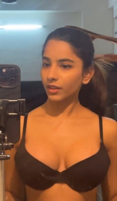 Aurora Sinclair hd star images