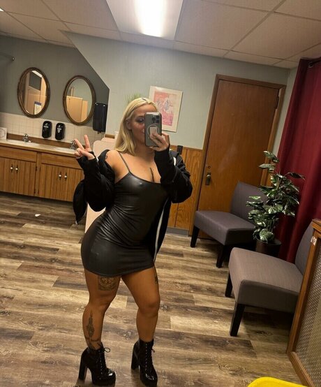 Ivy Malibu beautiful actress image