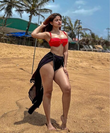 Soniya Singh Khatri naked model gallery