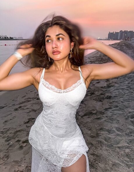 Soniya Singh Khatri model beautiful archive