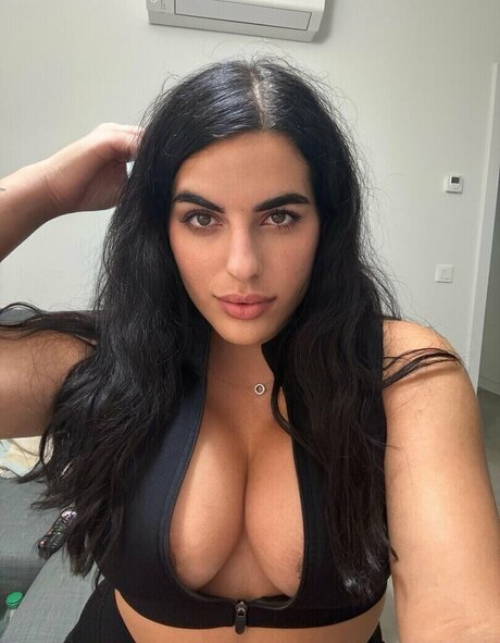 Rosie Cage top model pic