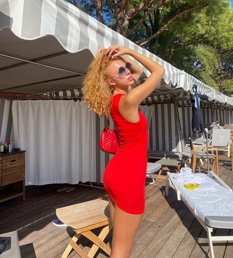 Anna Ermakova star erotic pic