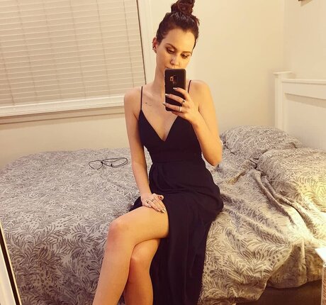 Sydney Watson adult model gallery