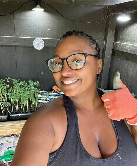 Miaa Sapphire sexy actress pictures