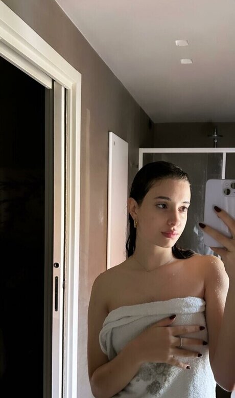 billybella naked actress gallery