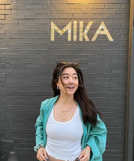 Jennifer Mika sexy pornstar gallery