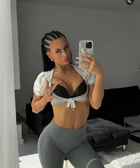 Nina Janova pornstar perfect pic