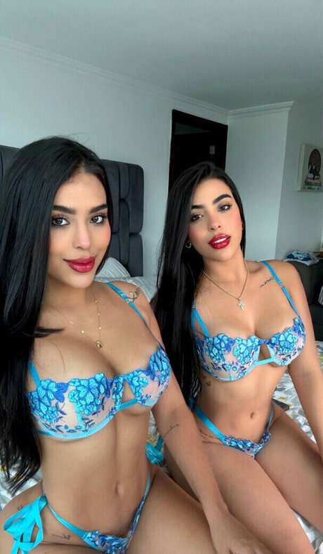 Gemelas A Ello porn star image