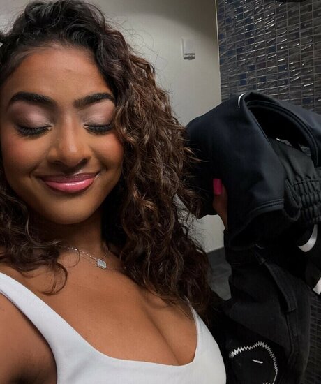 Deja Kelly star art pics