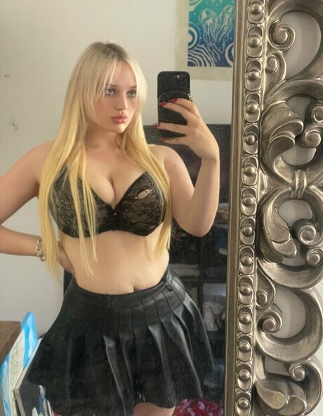 TalkFastEllie nudes star pics