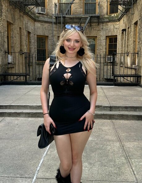 TalkFastEllie erotic actress galleries