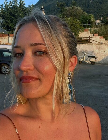 emilyosment model adult photos