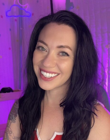 Tawny Platis beautiful star img