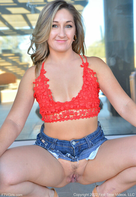 Harper Hunt high quality pornstar pictures