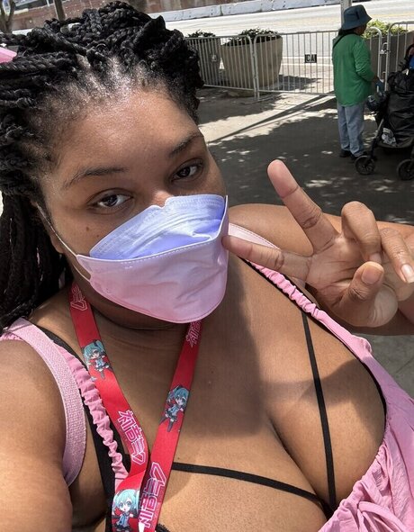 Uzuri Mia nice star image